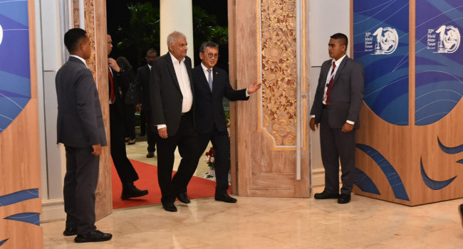 Menteri ESDM Menyambut Kedatangan Presiden Srilangka pada Acara10th WWF di Denpasar Bali, Sabtu (18/5)