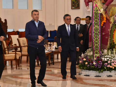 Menteri ESDM Menyambut Kedatangan PM Tajikistan pada Acara10th WWF di Denpasar Bali, Sabtu (18/5)