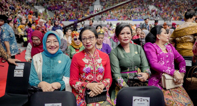 DWP ESDM Menghadiri Puncak Peringatan Hari Kebaya Nasional di Istora Senayan, Rabu (24/7)