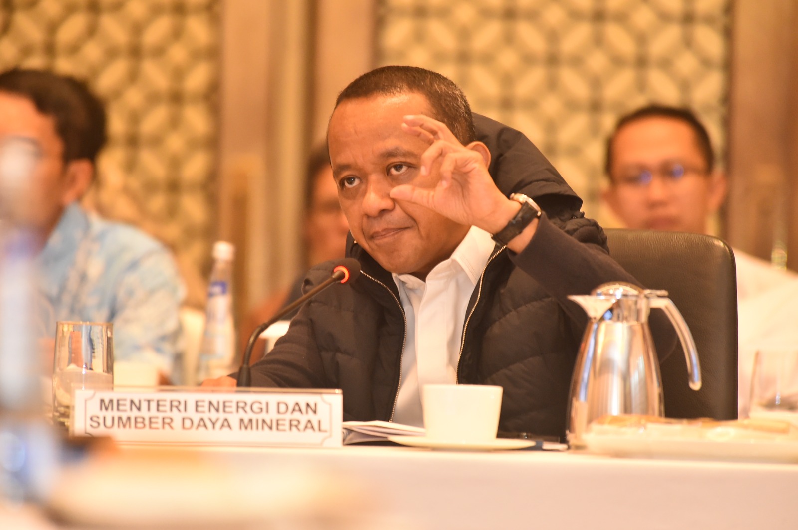 Menteri dan Wamen ESDM Menghadiri Rapat Koordinasi Terbatas Kemenko Bidang Perekonomian di Jakarta, Minggu (3/10) 