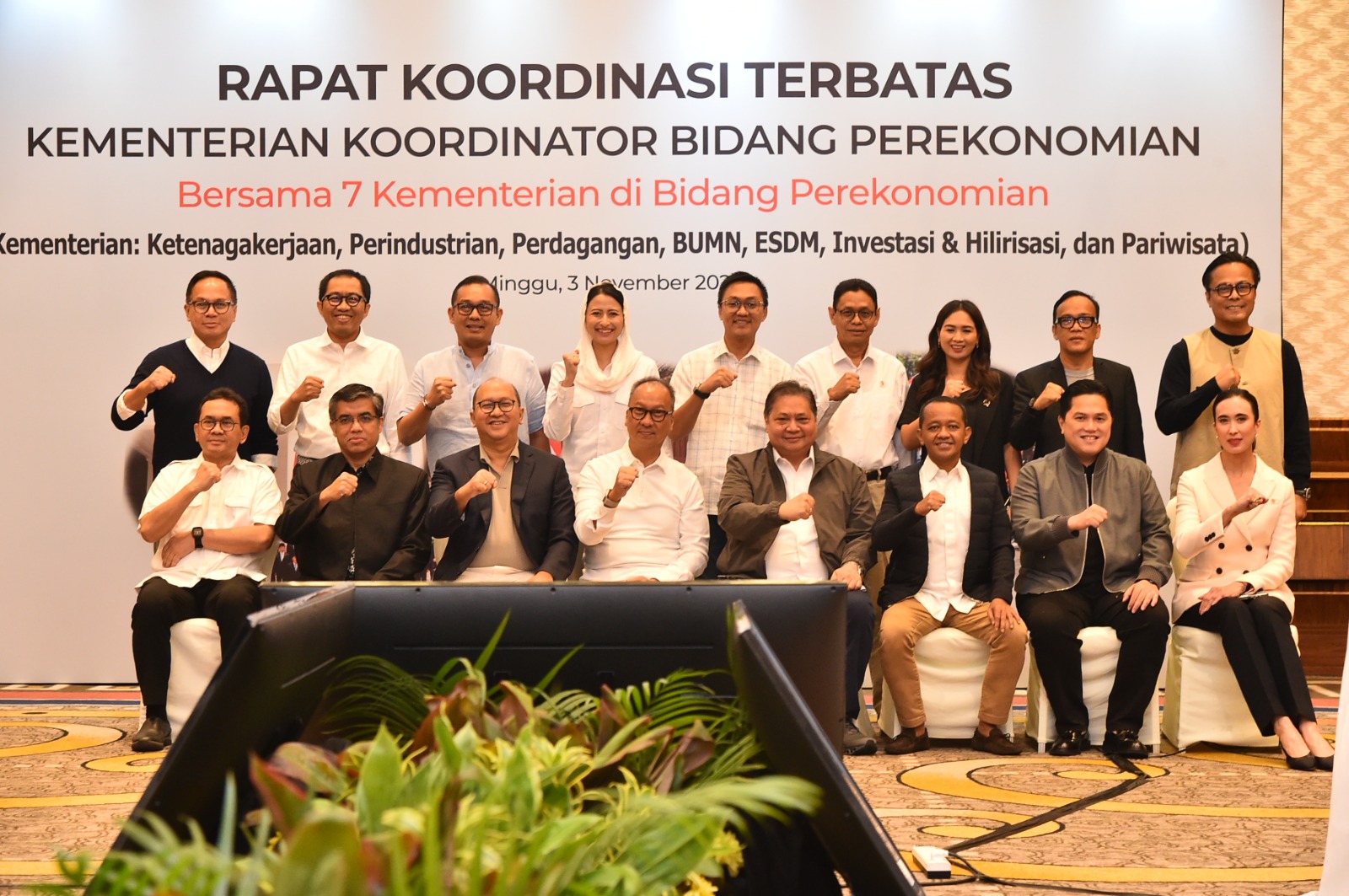 Menteri dan Wamen ESDM Menghadiri Rapat Koordinasi Terbatas Kemenko Bidang Perekonomian di Jakarta, Minggu (3/10) 
