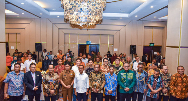 Menteri Energi dan Sumber Daya Mineral (ESDM) Bahlil Lahadalia secara resmi membuka Annual Meeting atau pertemuan tahunan pimpinan Perguruan Tinggi Negeri (PTN) se-Kawasan Timur Indonesia (KTI). di Ambon, Senin (7/10)