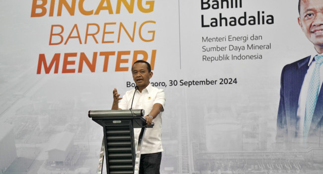 Menteri Energi dan Sumber Daya Mineral (ESDM) didampingi Plt Direktur Jenderal Minyak dan Gas Bumi dan Kepala SKK Migas melakukan kunjungan kerja ke Lapangan Banyu Urip ExxonMobil, Bojonegoro, Senin (30/9)