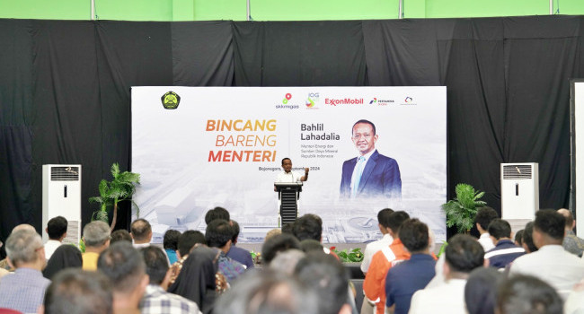 Menteri Energi dan Sumber Daya Mineral (ESDM) didampingi Plt Direktur Jenderal Minyak dan Gas Bumi dan Kepala SKK Migas melakukan kunjungan kerja ke Lapangan Banyu Urip ExxonMobil, Bojonegoro, Senin (30/9)