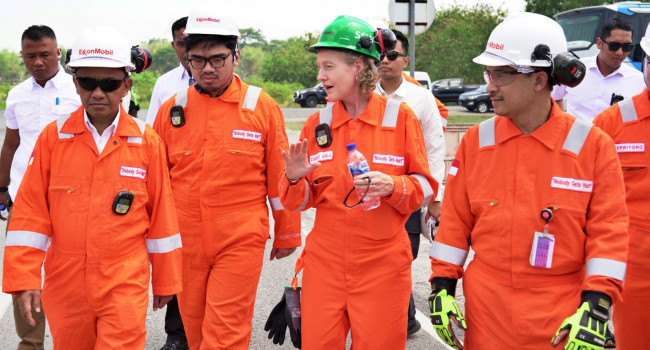 Menteri Energi dan Sumber Daya Mineral (ESDM) didampingi Plt Direktur Jenderal Minyak dan Gas Bumi dan Kepala SKK Migas melakukan kunjungan kerja ke Lapangan Banyu Urip ExxonMobil, Bojonegoro, Senin (30/9)