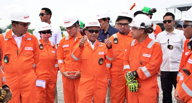 Menteri Energi dan Sumber Daya Mineral (ESDM) didampingi Plt Direktur Jenderal Minyak dan Gas Bumi dan Kepala SKK Migas melakukan kunjungan kerja ke Lapangan Banyu Urip ExxonMobil, Bojonegoro, Senin (30/9)