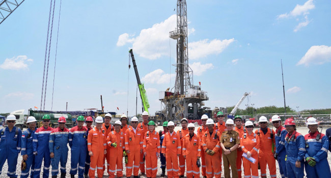 Menteri Energi dan Sumber Daya Mineral (ESDM) didampingi Plt Direktur Jenderal Minyak dan Gas Bumi dan Kepala SKK Migas melakukan kunjungan kerja ke Lapangan Banyu Urip ExxonMobil, Bojonegoro, Senin (30/9)