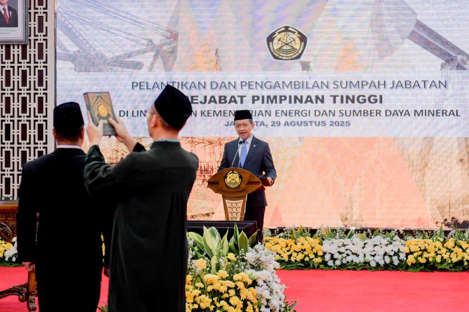 Menteri ESDM melantik Direktur Jenderal Migas Kementerian ESDM di Jakarta, Jumat (29/8)