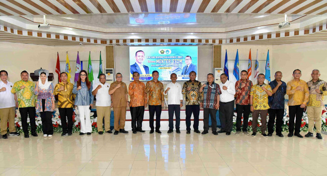 Menteri ESDM Memberikan Pengarahan dalam kegiatan Bincang-Bincang Bersama Mahasiswa Universitas Pattimura, Ambon (07/10)