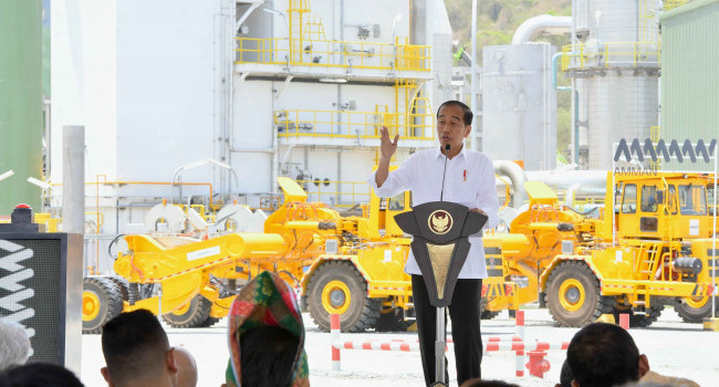 Menteri ESDM Mendampingi Presiden Joko Widodo Meresemikan  Smelter Katoda Tembaga dan Smelter Precious Metal Refinery PT Amman Mineral Nusa Tenggara di Kabupaten Sumbawa Barat, Provinsi Nusa Tenggara Barat, Senin (23/9)