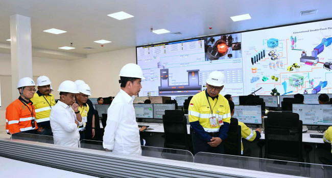 Menteri ESDM Mendampingi Presiden Joko Widodo Meresmikan  Smelter Katoda Tembaga dan Smelter Precious Metal Refinery PT Amman Mineral Nusa Tenggara di Kabupaten Sumbawa Barat, Provinsi Nusa Tenggara Barat, Senin (23/9)