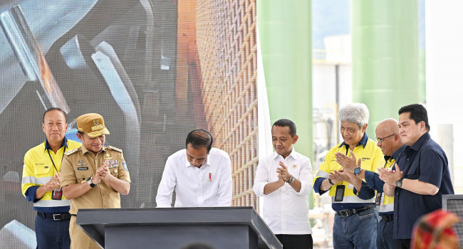 Menteri ESDM Mendampingi Presiden Joko Widodo Meresmikan  Smelter Katoda Tembaga dan Smelter Precious Metal Refinery PT Amman Mineral Nusa Tenggara di Kabupaten Sumbawa Barat, Provinsi Nusa Tenggara Barat, Senin (23/9)