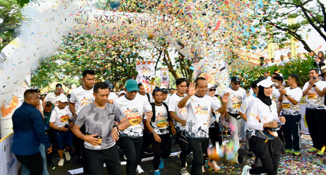 Menteri ESDM mengikuti Fun Run HUT Pertambangan dan Energi Ke-79 bersama Keluarga Besar Kementerian ESDM, Minggu (13/10)