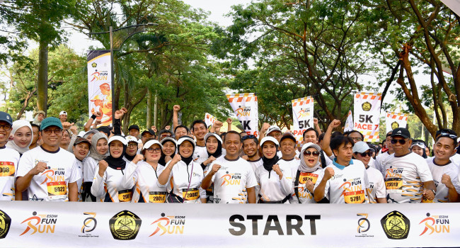 Menteri ESDM mengikuti Fun Run HUT Pertambangan dan Energi Ke-79 bersama Keluarga Besar Kementerian ESDM, Minggu (13/10)