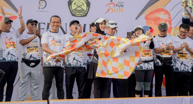 Menteri ESDM mengikuti Fun Run HUT Pertambangan dan Energi Ke-79 bersama Keluarga Besar Kementerian ESDM, Minggu (13/10)