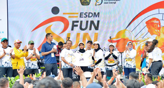 Menteri ESDM mengikuti Fun Run HUT Pertambangan dan Energi Ke-79 bersama Keluarga Besar Kementerian ESDM, Minggu (13/10)