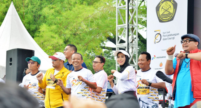 Menteri ESDM mengikuti Fun Run HUT Pertambangan dan Energi Ke-79 bersama Keluarga Besar Kementerian ESDM, Minggu (13/10)