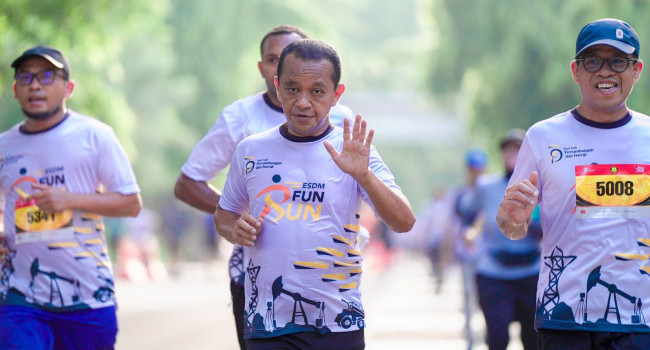 Menteri ESDM mengikuti Fun Run HUT Pertambangan dan Energi Ke-79 bersama Keluarga Besar Kementerian ESDM, Minggu (13/10)