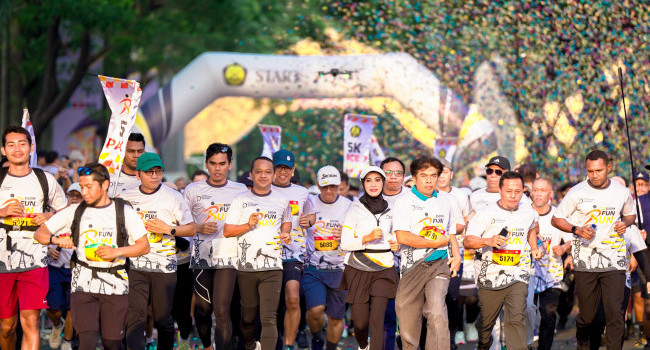 Menteri ESDM mengikuti Fun Run HUT Pertambangan dan Energi Ke-79 bersama Keluarga Besar Kementerian ESDM, Minggu (13/10)