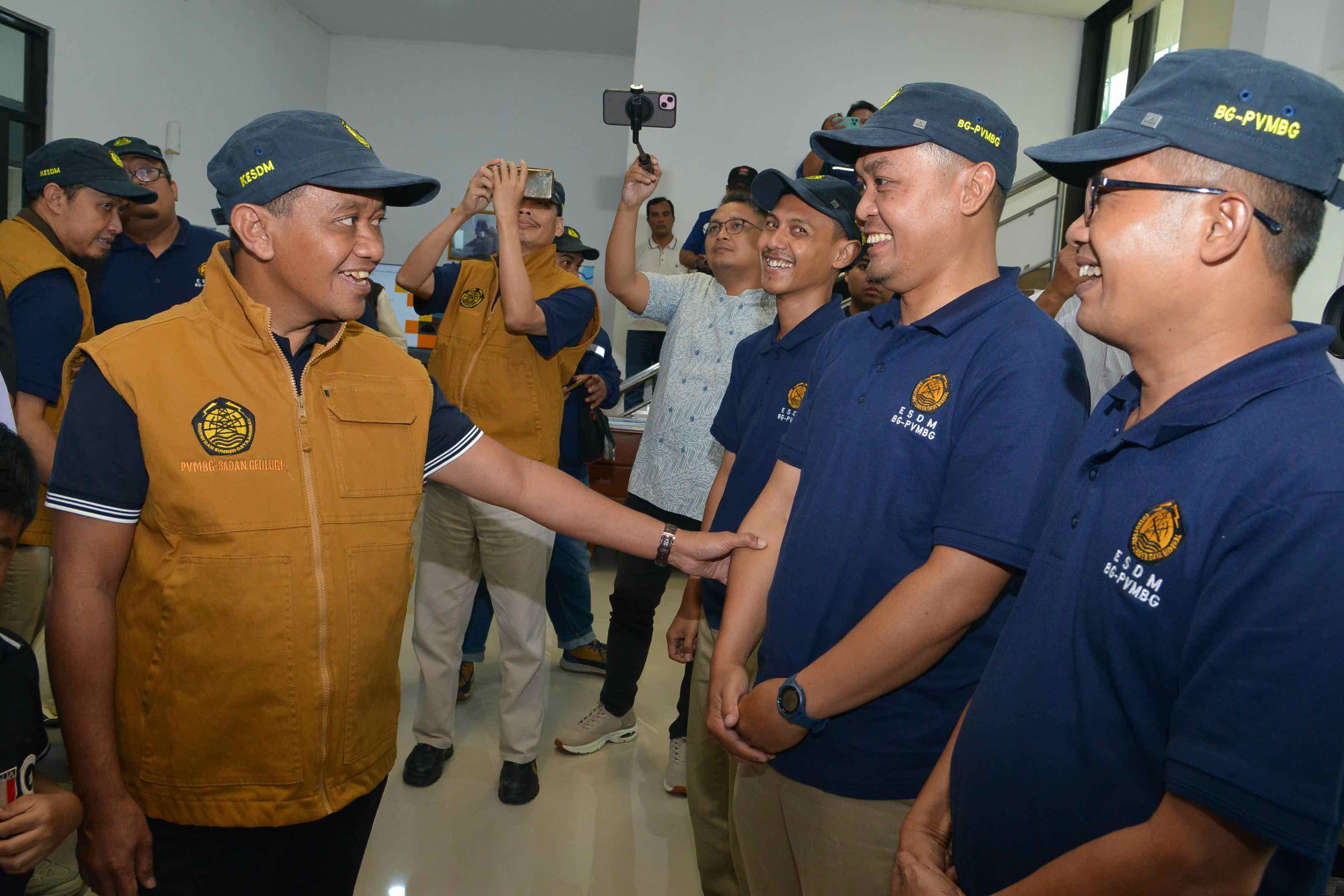 Menteri ESDM Mengunjungi Pos Pengamatan Gunung Api (PGA) Merapi di Kaliurang, Provinsi Daerah Istimewa Yogyakarta, Minggu (29/12)