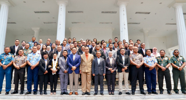 Menteri ESDM Menjadi Keynote di Progam Executive Course on Strategic Management and Leadership Cohort-4 Universitas Pertahanan RI, Senin (26/8)