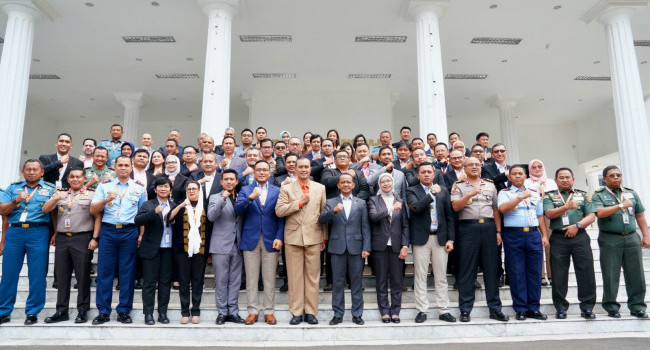 Menteri ESDM Menjadi Keynote di Progam Executive Course on Strategic Management and Leadership Cohort-4 Universitas Pertahanan RI, Senin (26/8)