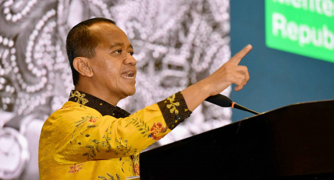 Menteri ESDM Menyampaikan Keynote Speech pada acara Kumparan: Green Initiative Conference di Jakarta, Rabu (25/9)