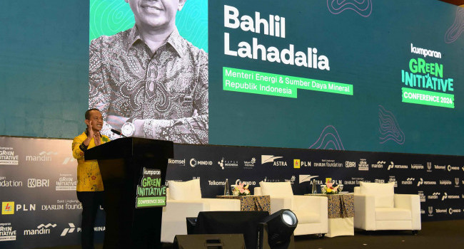 Menteri ESDM Menyampaikan Keynote Speech pada acara Kumparan: Green Initiative Conference di Jakarta, Rabu (25/9)