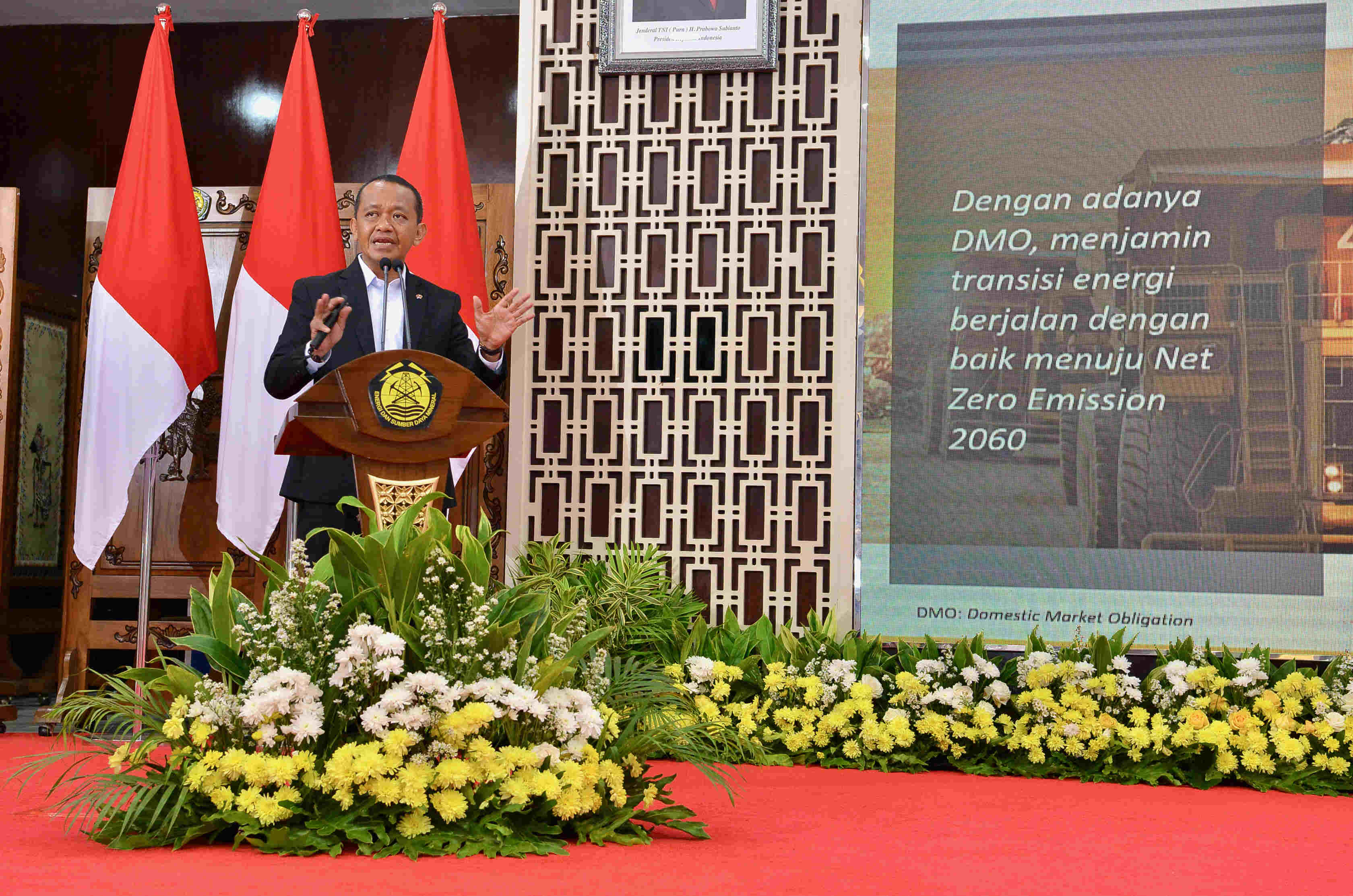 Menteri ESDM pada Konferensi Pers Capaian Kinerja Sektor ESDM Semeseter I Tahun 2025, Senin (11/8)