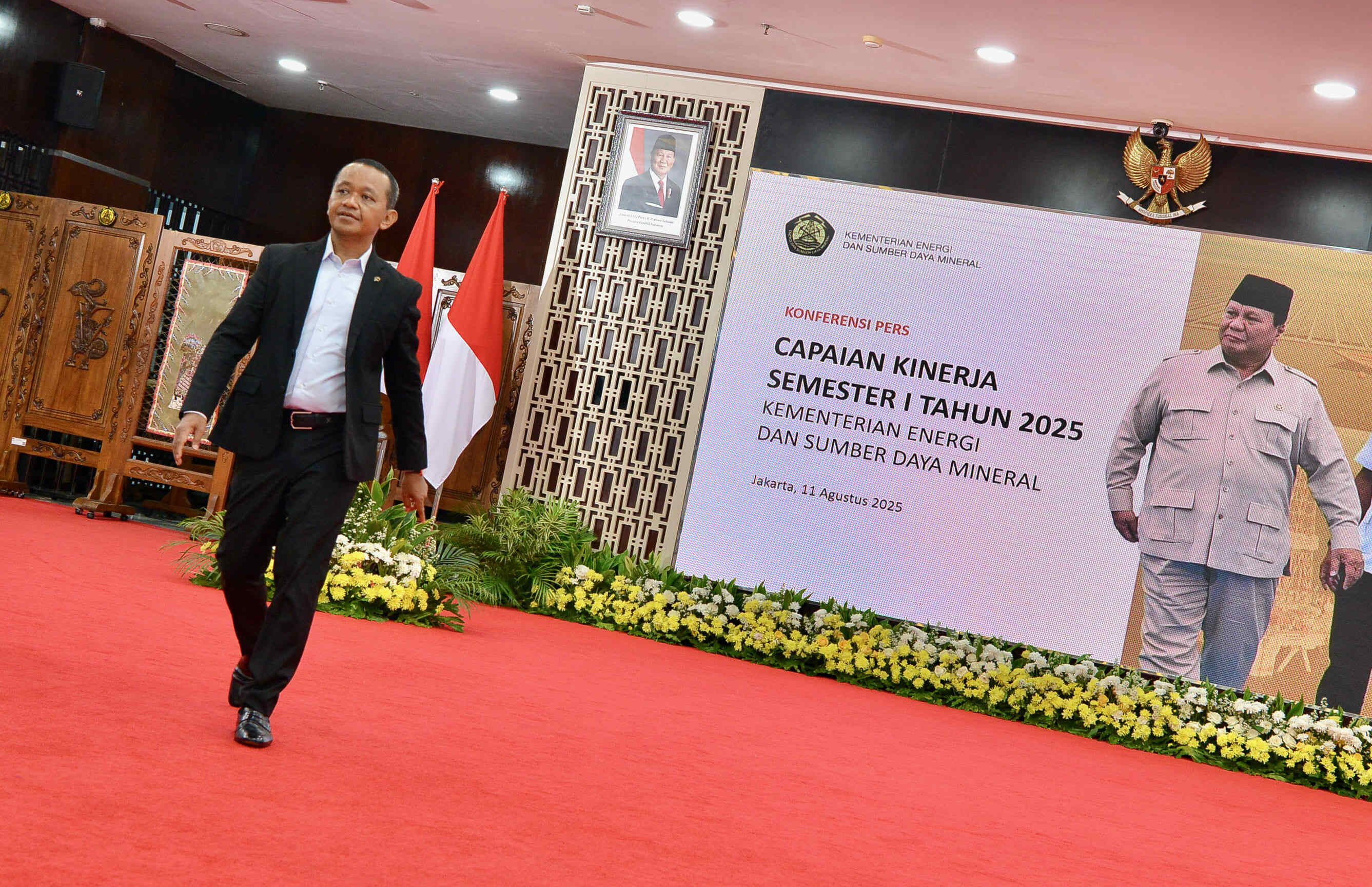 Menteri ESDM pada Konferensi Pers Capaian Kinerja Sektor ESDM Semeseter I Tahun 2025, Senin (11/8)