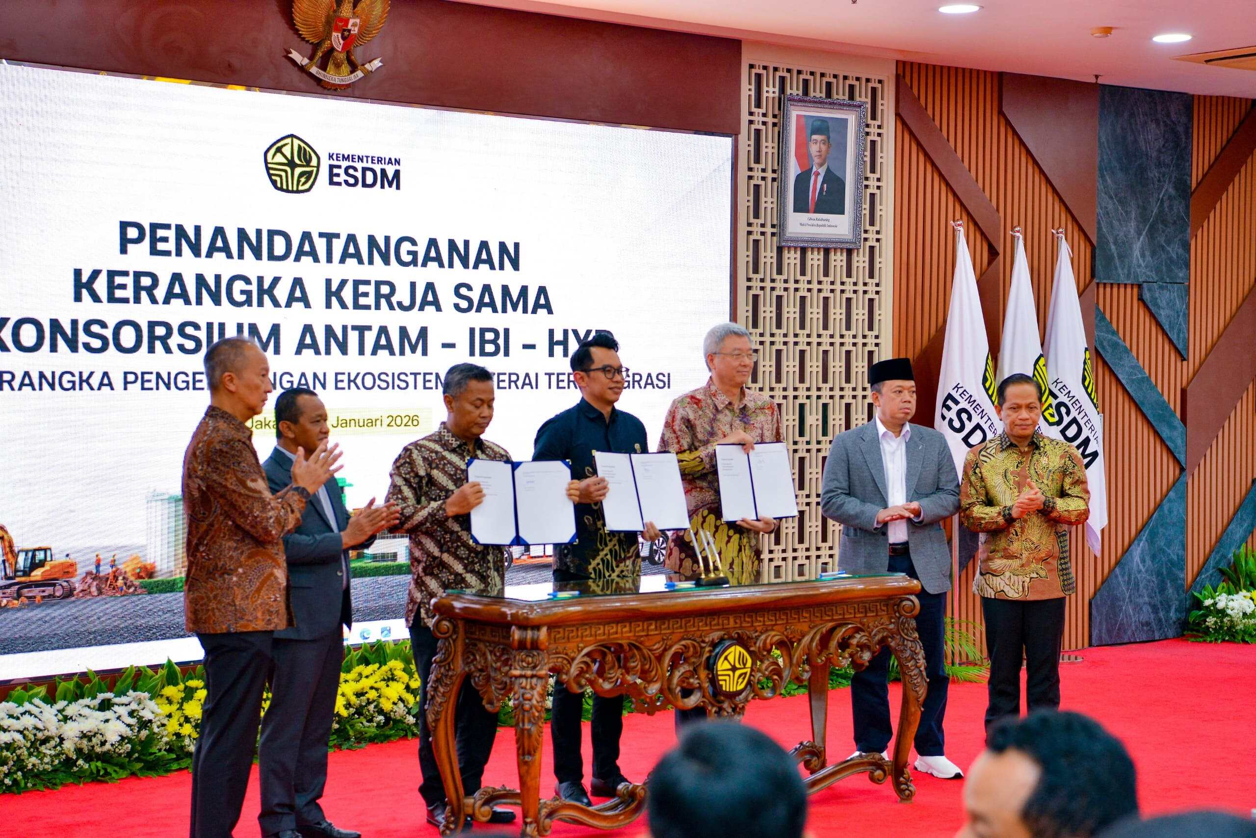 Menteri ESDM pada Penandatanganan Kerangka Kerja Sama Konsorsium ANTAM - IBI - HYD