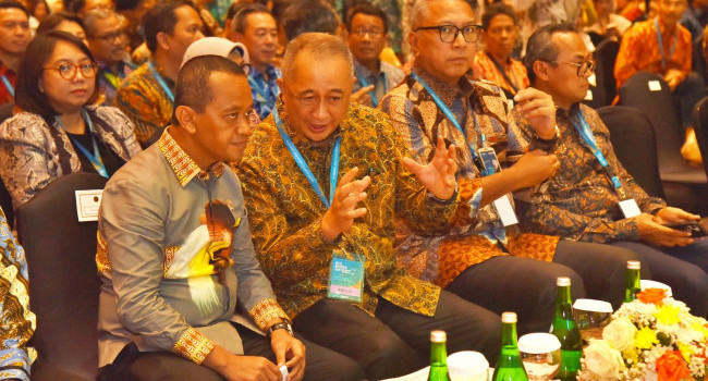 Menteri ESDM saat menjadi Pembicara pada BNI Investor Daily Summit 2024, Senin (9/10)