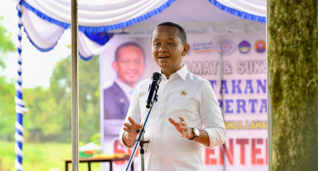 Peletakan Batu Pertama Prof. Lestaluhu Sport Center, Universitas Pattimura, Ambon (7/10)