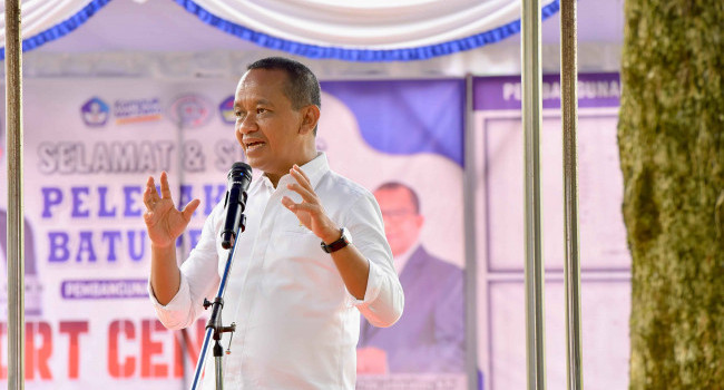 Peletakan Batu Pertama Prof. Lestaluhu Sport Center, Universitas Pattimura, Ambon (7/10)