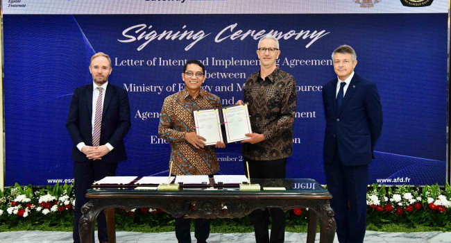 Penandatangan Letter of Intent dan Persetujuan Implementasi antara Kementerian ESDM dengan AFD di Jakarta, Jumat (1/11)