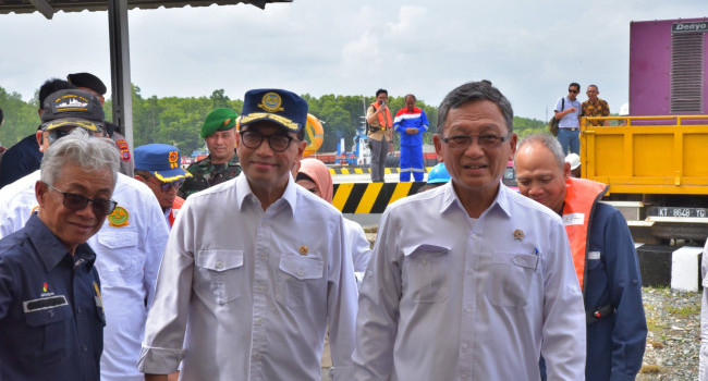 Peresmian Prototipe Kapal Dual Diesel Fuel di Pelabuhan Somber Balikpapan, Kalimantan Timur, Senin (12/8)