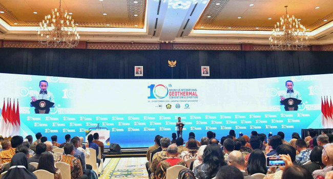 Presiden Joko Widodo Didampingi Menteri ESDM Bahlil Lahadalia Membuka IIGCE Ke-10 2024 di JCC, Jakarta (18/9)