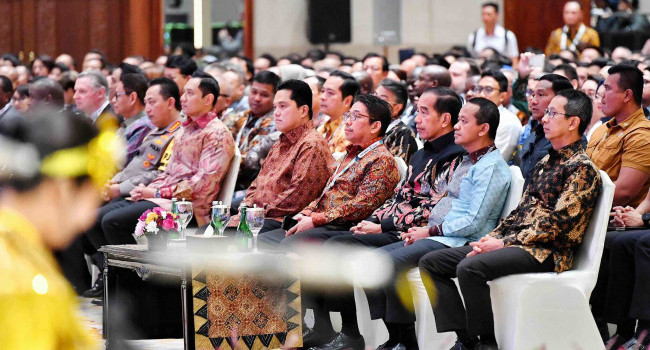 Presiden Joko Widodo Didampingi Menteri ESDM Bahlil Lahadalia Membuka IIGCE Ke-10 2024 di JCC, Jakarta, Rabu (18/9)