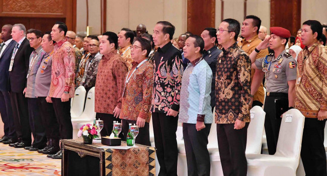 Presiden Joko Widodo Didampingi Menteri ESDM Bahlil Lahadalia Membuka IIGCE Ke-10 2024 di JCC, Jakarta, Rabu (18/9)