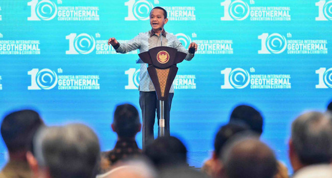 Presiden Joko Widodo Didampingi Menteri ESDM Bahlil Lahadalia Membuka IIGCE Ke-10 2024 di JCC, Jakarta, Rabu (18/9)