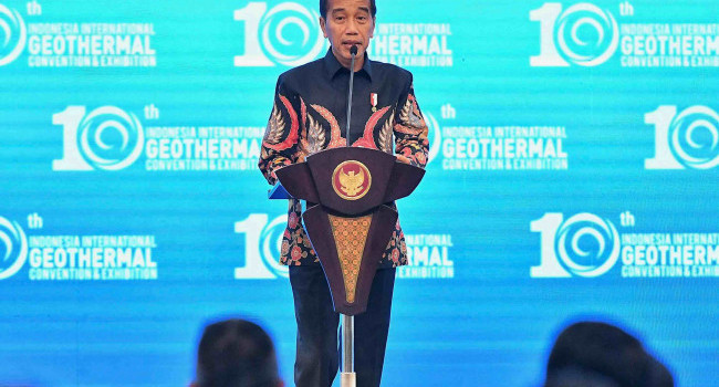 Presiden Joko Widodo Didampingi Menteri ESDM Bahlil Lahadalia Membuka IIGCE Ke-10 2024 di JCC, Jakarta, Rabu (18/9)