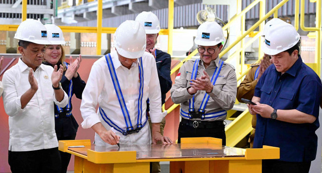 Presiden Joko Widodo Didampingi Menteri ESDM Meresmikan Smelter Single Line Terbesar di Dunia, Gresik (23/9)