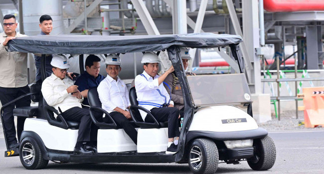 Presiden Joko Widodo Didampingi Menteri ESDM Meresmikan Smelter Single Line Terbesar di Dunia, Gresik (23/9)