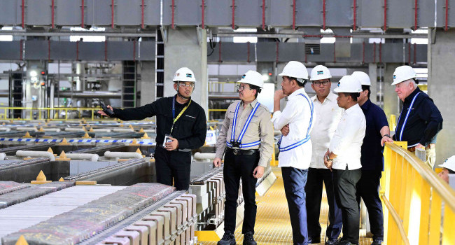 Presiden Joko Widodo Didampingi Menteri ESDM Meresmikan Smelter Single Line Terbesar di Dunia, Gresik (23/9)