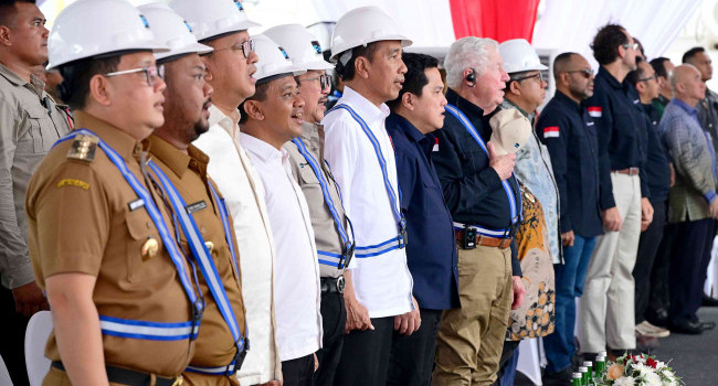 Presiden Joko Widodo Didampingi Menteri ESDM Meresmikan Smelter Single Line Terbesar di Dunia, Gresik (23/9)