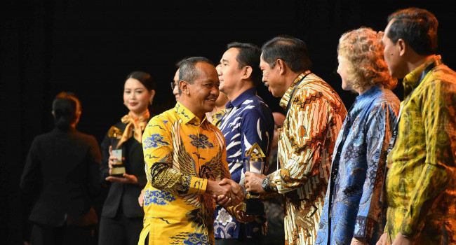 Presiden RI Joko Widodo Menghadiri Malam Puncak Hari Jadi Pertambangan dan Energi Ke-79 (Penghargaan Subroto 2024) di Grand Ballroom Kempinski Jakarta, Senin (14/10)