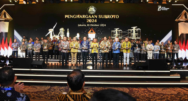 Presiden RI Joko Widodo Menghadiri Malam Puncak Hari Jadi Pertambangan dan Energi Ke-79 (Penghargaan Subroto 2024) di Grand Ballroom Kempinski Jakarta, Senin (14/10)