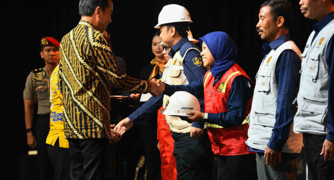 Presiden RI Joko Widodo Menghadiri Malam Puncak Hari Jadi Pertambangan dan Energi Ke-79 (Penghargaan Subroto 2024) di Grand Ballroom Kempinski Jakarta, Senin (14/10)