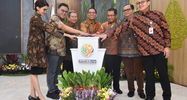 Sekjen ESDM Membuka Launching Human Capital Summit 2025 di Jakarta, Kamis (26/9)