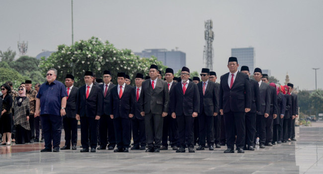 Tabung Bunga dan Renungan Bersama Peringatan Hari Jadi Pertambangan dan Energi Ke-79 di TMP Kalibata, Sabtu 28 September 2024